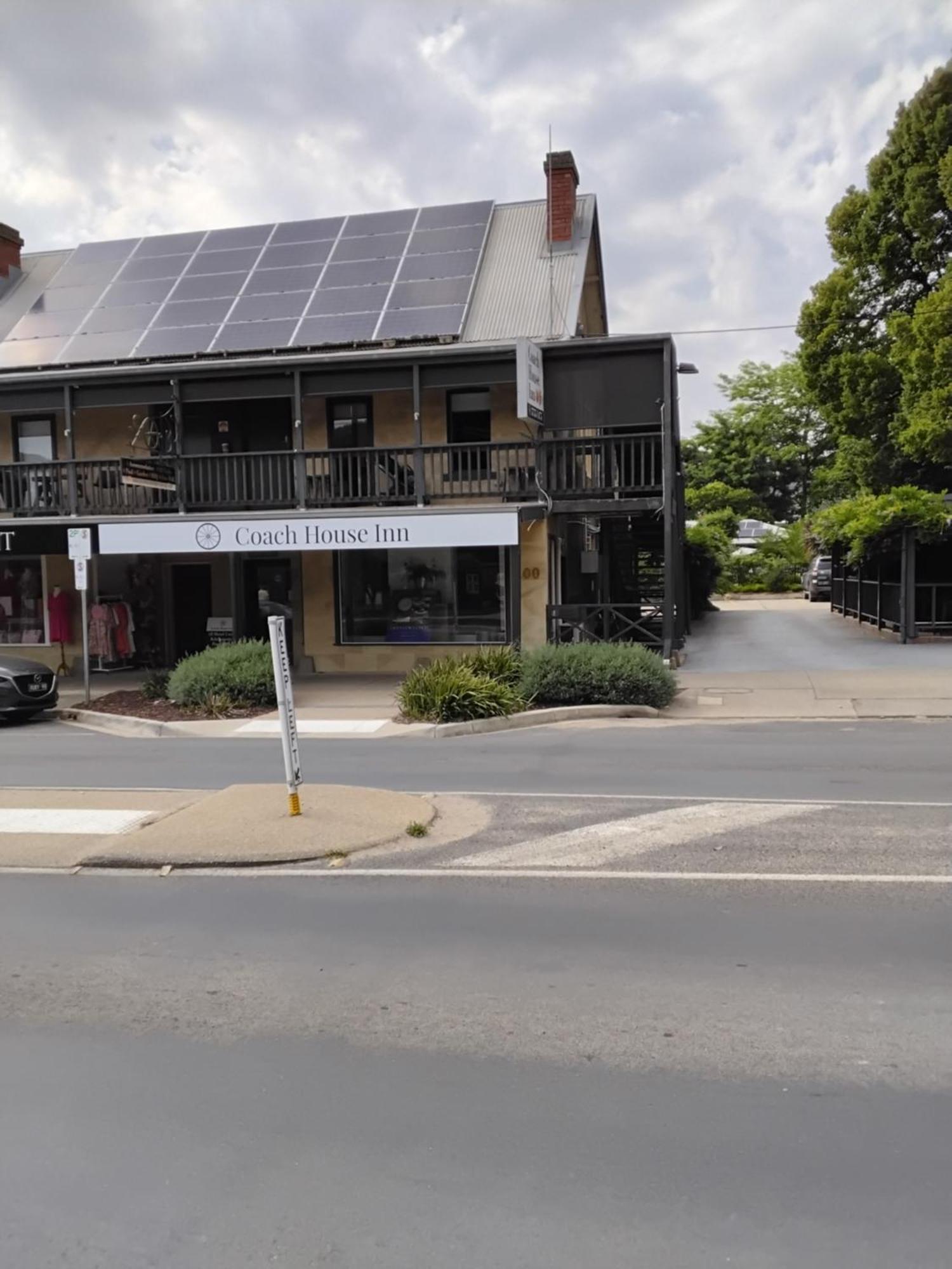 Coach House Inn ไบรท์ ภายนอก รูปภาพ