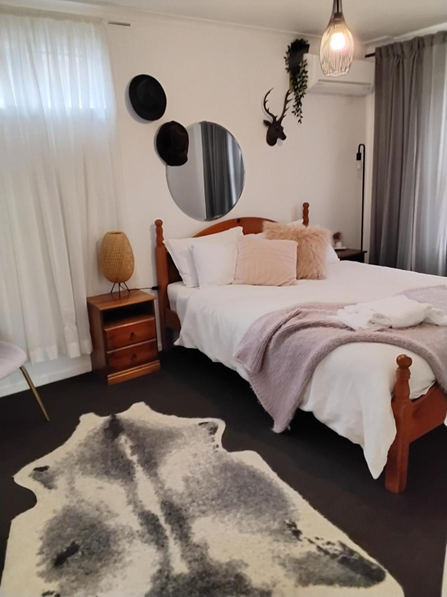 Coach House Inn ไบรท์ ห้อง รูปภาพ