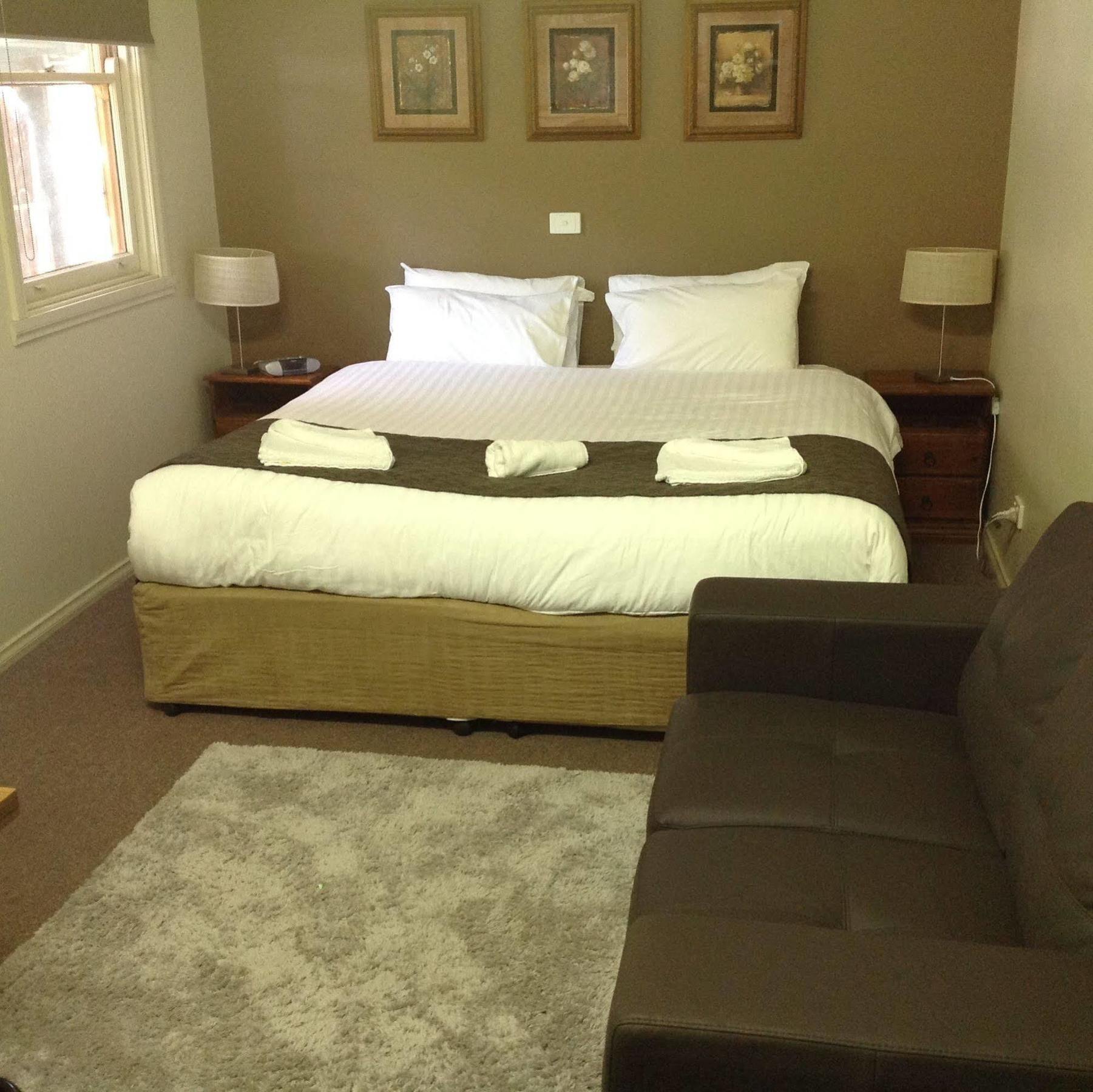 Coach House Inn ไบรท์ ภายนอก รูปภาพ