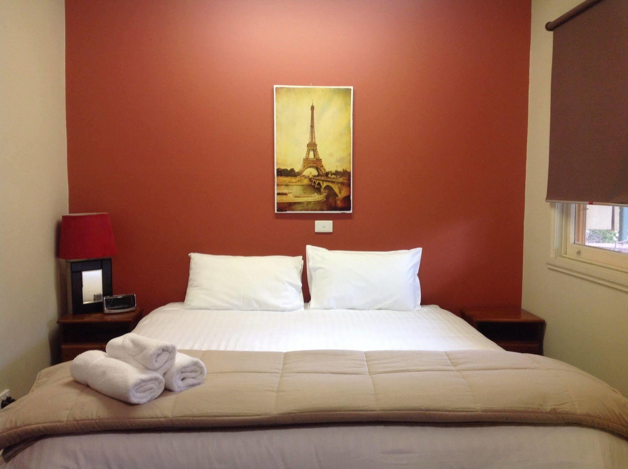 Coach House Inn ไบรท์ ภายนอก รูปภาพ