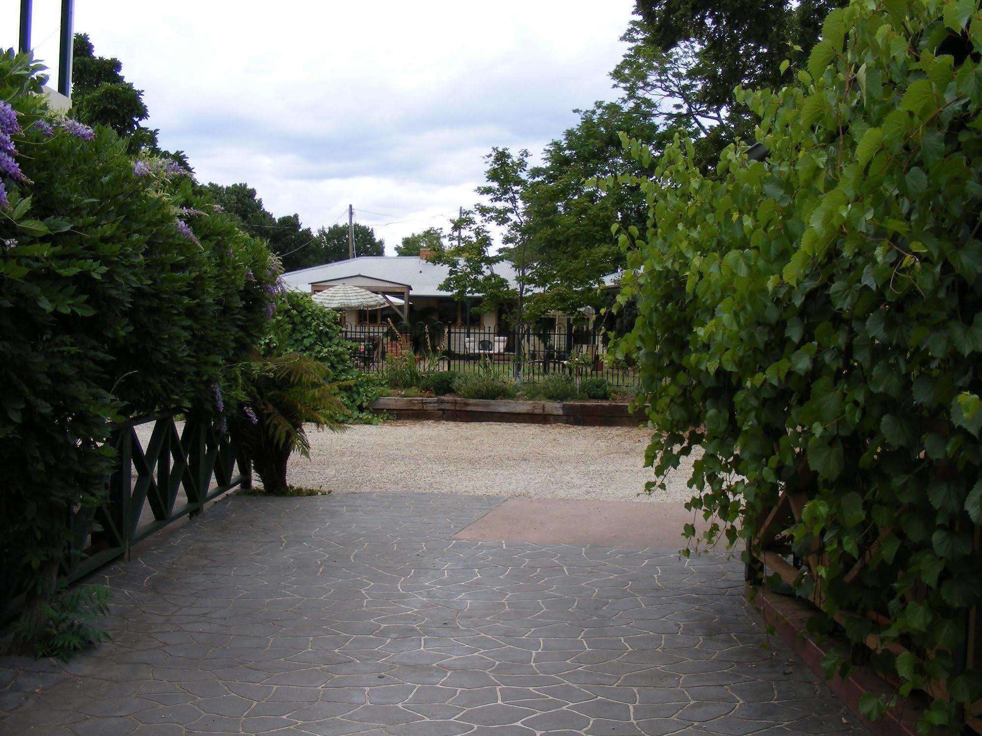 Coach House Inn ไบรท์ ภายนอก รูปภาพ