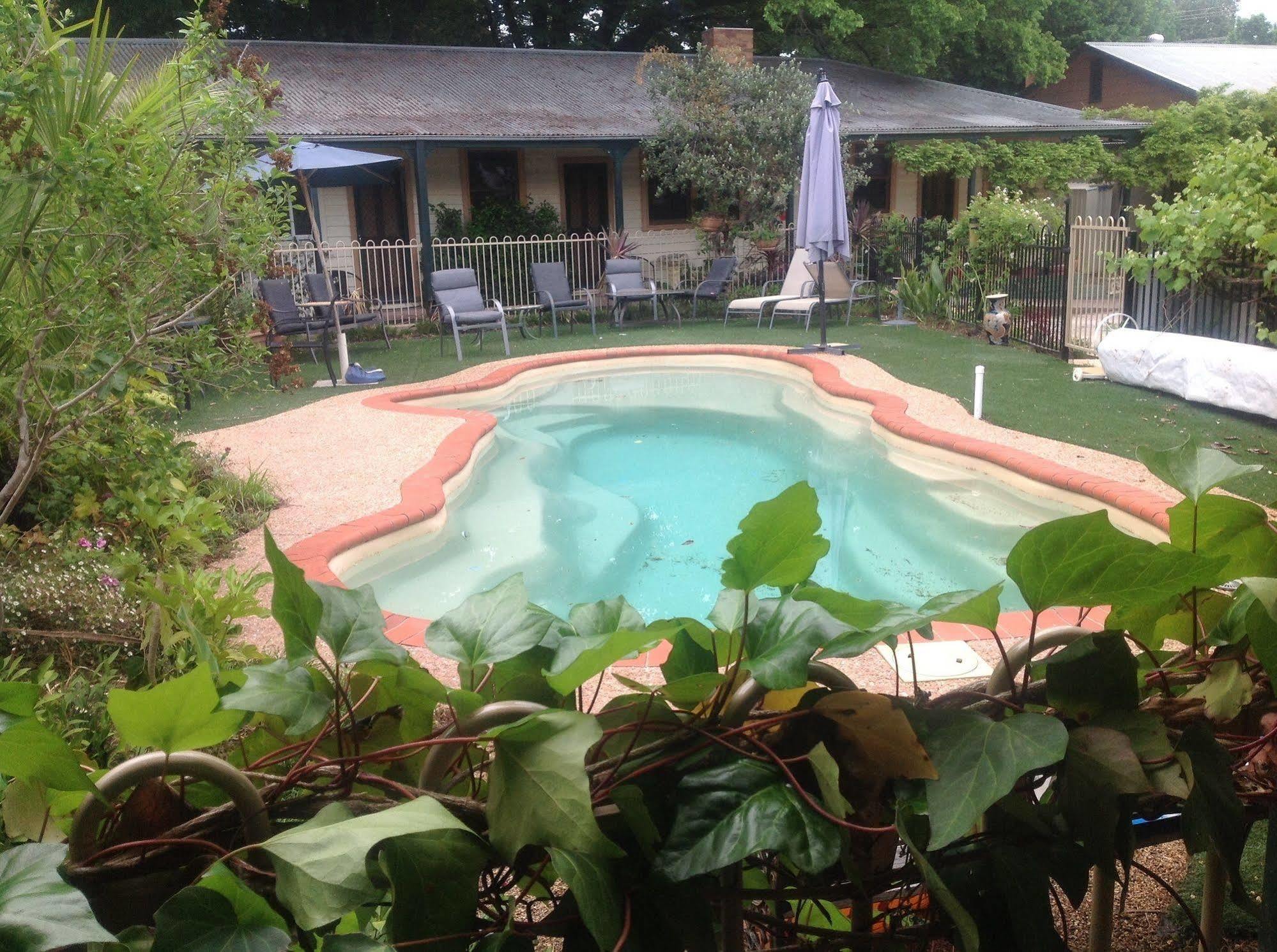 Coach House Inn ไบรท์ ภายนอก รูปภาพ